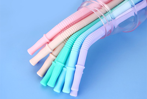 Can silicone straws touch hot water?