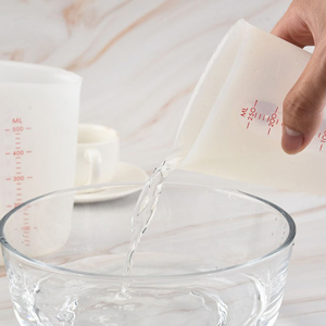 silicone measuring cup